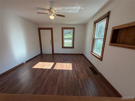 5th image of 611 Bluff Rd