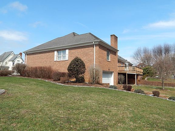 5th image of 315 Fox Run Dr