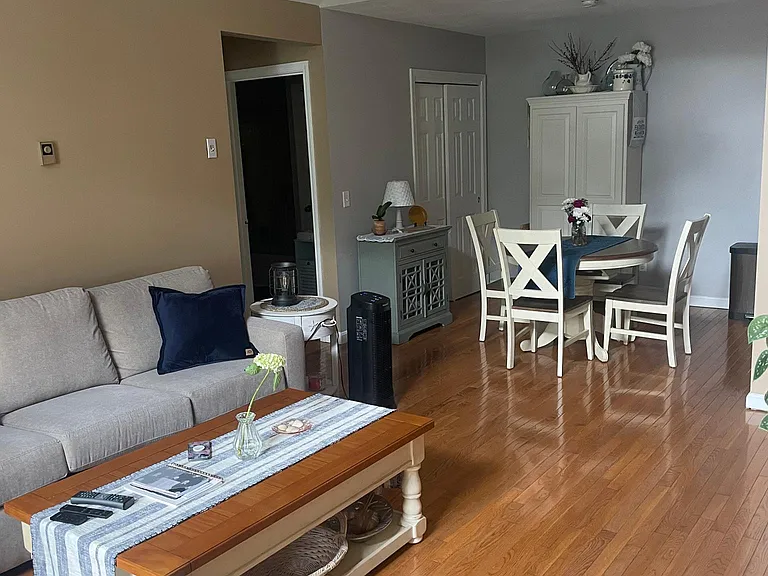 200 Woodlawn Ave — Photo 3