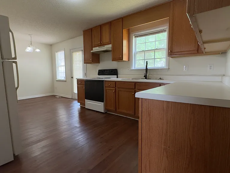 421 Barn View Ct — Photo 18
