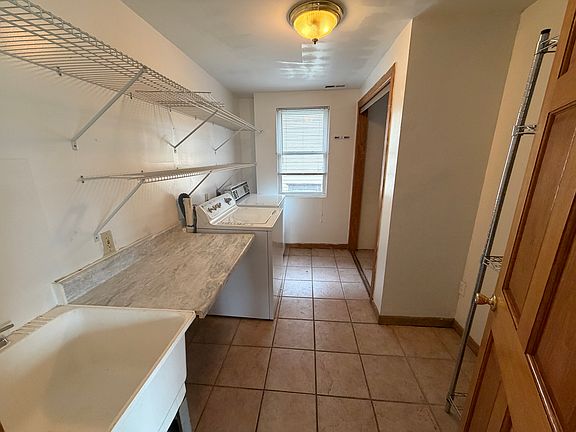 3rd image of 121 Kellogg St APT 2
