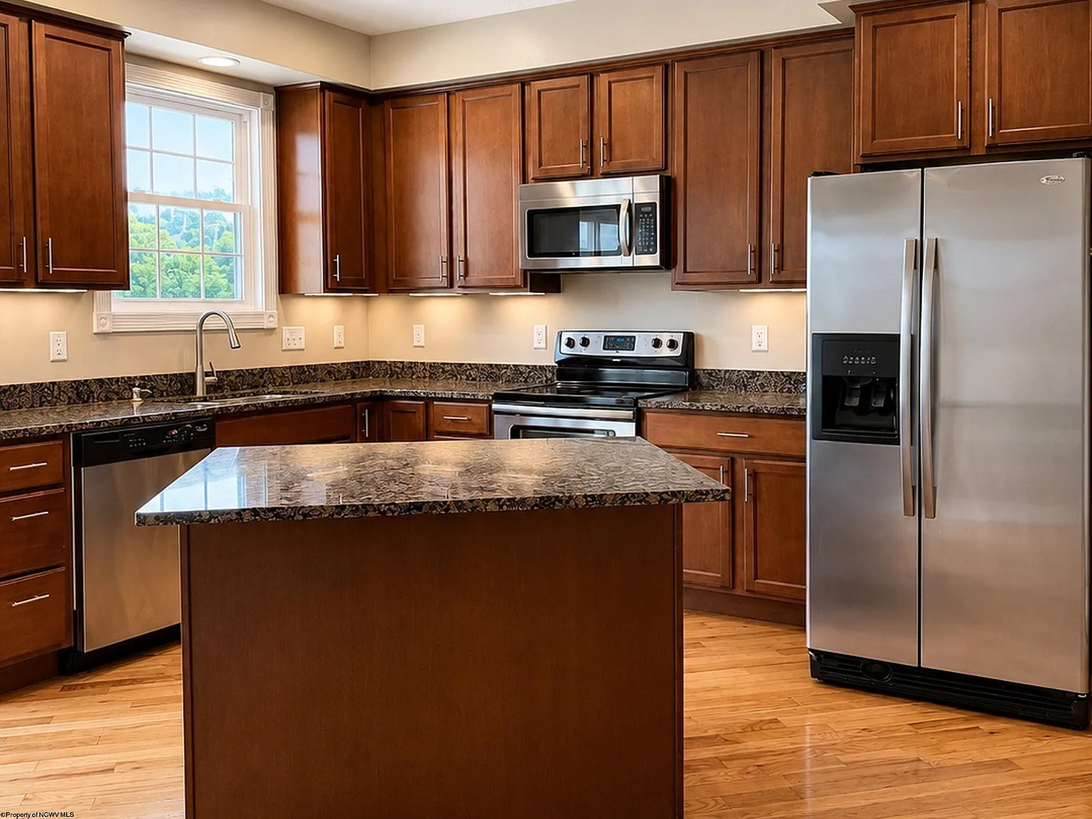 4 bed, 3.5 bath, $2,300 — Photo 2