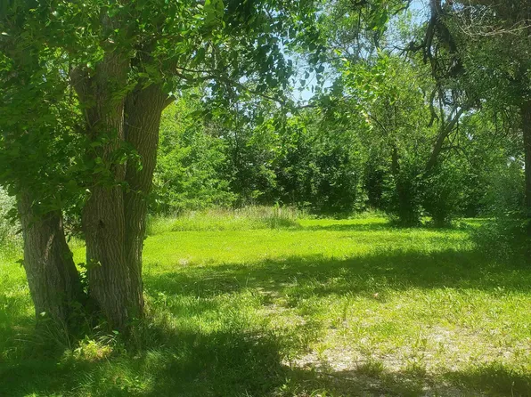 524 N 6th St, Osage City, KS 66523