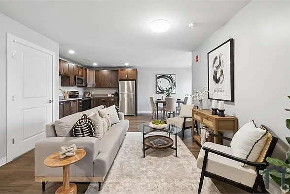 351 Chestnut St — Photo 2