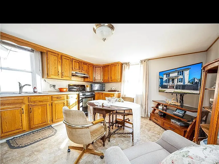 35 Edwards St — Photo 15