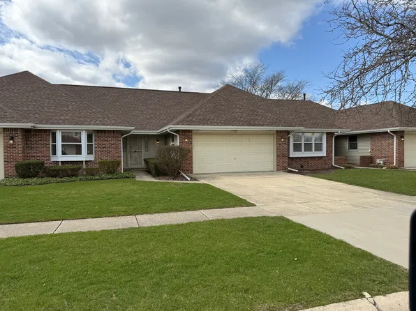 53 Fallcreek Cir #35, Montgomery, IL 60538