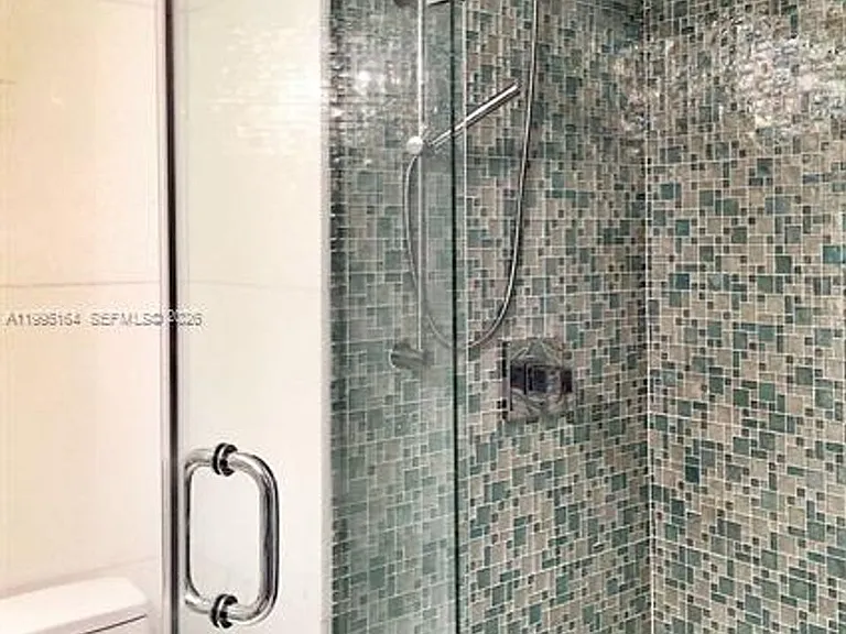 2301 Collins Ave #1507 — Photo 18