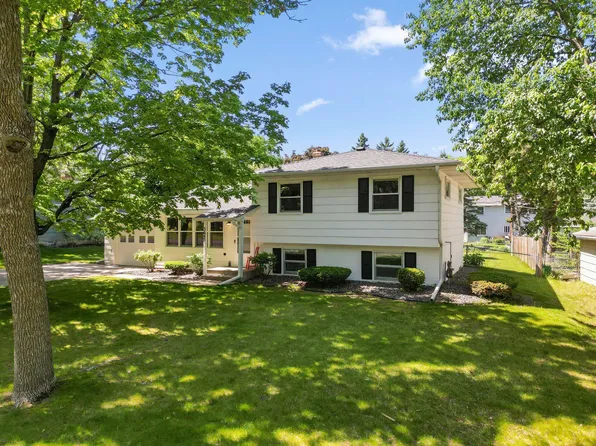3645 Rolling View Dr, White Bear Lake, MN 55110