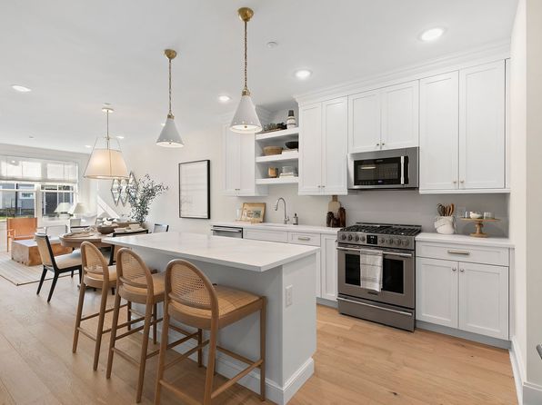 The Churchill Plan, Meadowbrook Pointe East Meadow