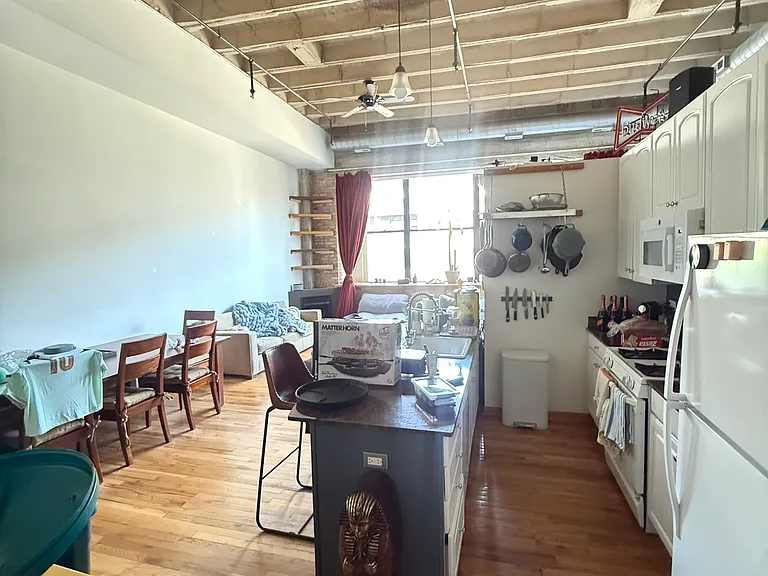 1600 W Adams St #210 — Photo 1