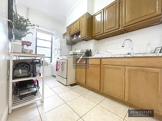 Rented by ZealEstate Group Inc | media 27