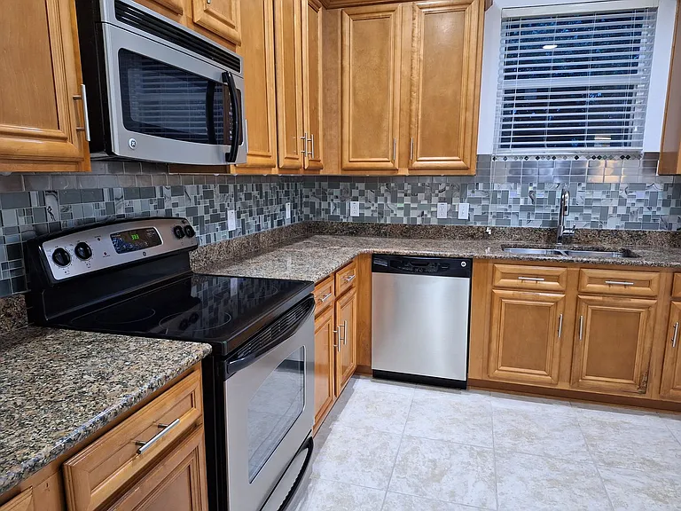 1017 Priory Cir — Photo 3