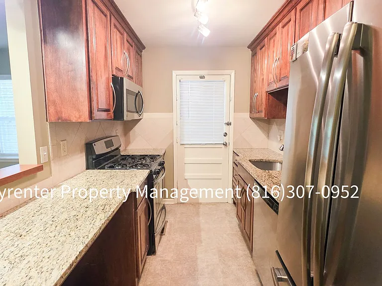 4308 Oak St — Photo 6