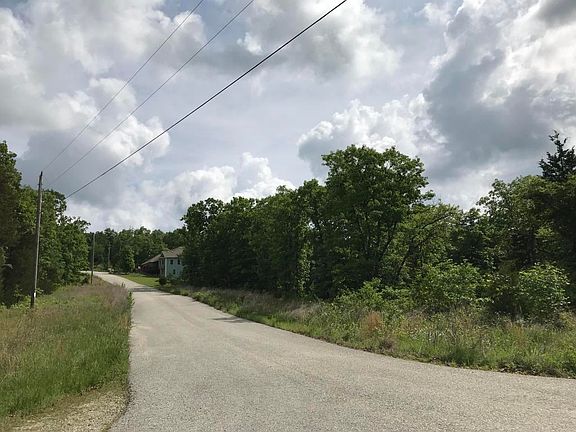 4th image of 355 Woodland Hills Dr