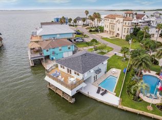 1226 Oahu Dr, Tiki Island, TX 77554