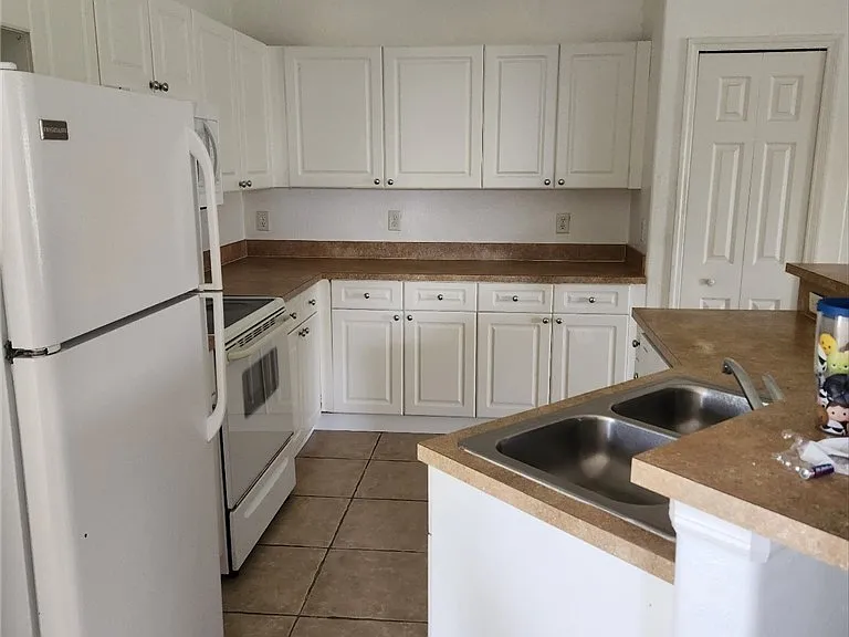 544 SE 7th St — Photo 16