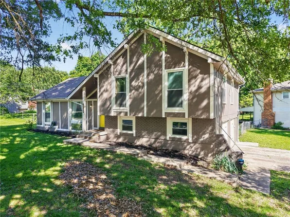 12524 Cambridge Ave, Grandview, MO 64030