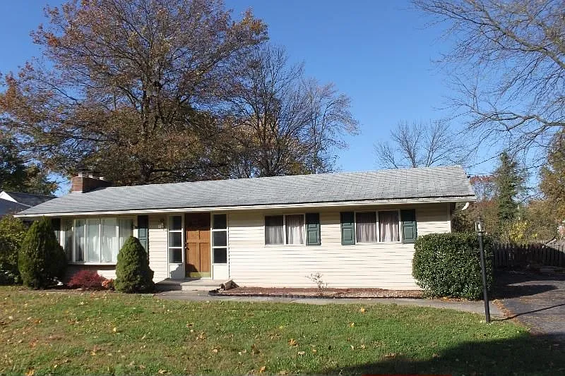53 Buch Ave photo 1