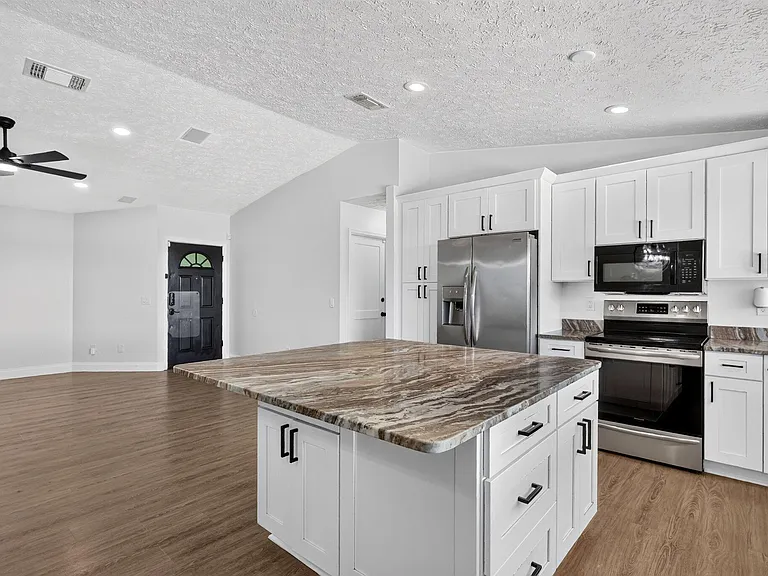 756 SW Ancona Rd — Photo 15