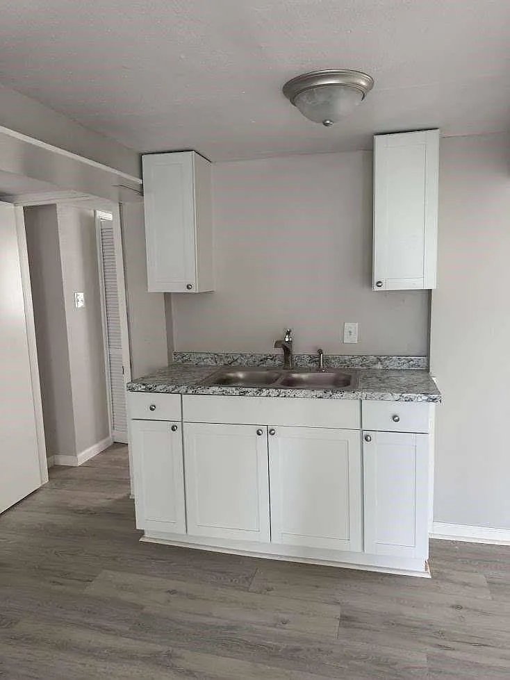2 bed, 1.0 bath, 1412 sqft, $1,599 — Photo 2
