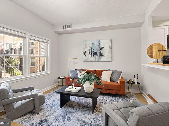 4th image of 104 N Bedford St #A