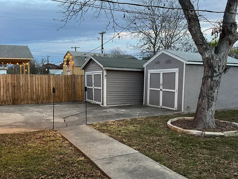 208 Westminster Ave — Photo 7