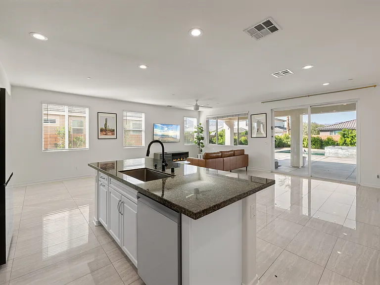 50105 Rocamora St — Photo 5