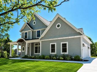 1055 Red Barn Ln, Elm Grove, WI 53122