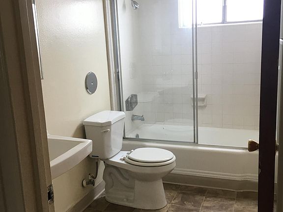 5th image of 523 E Lomita Blvd APT 4