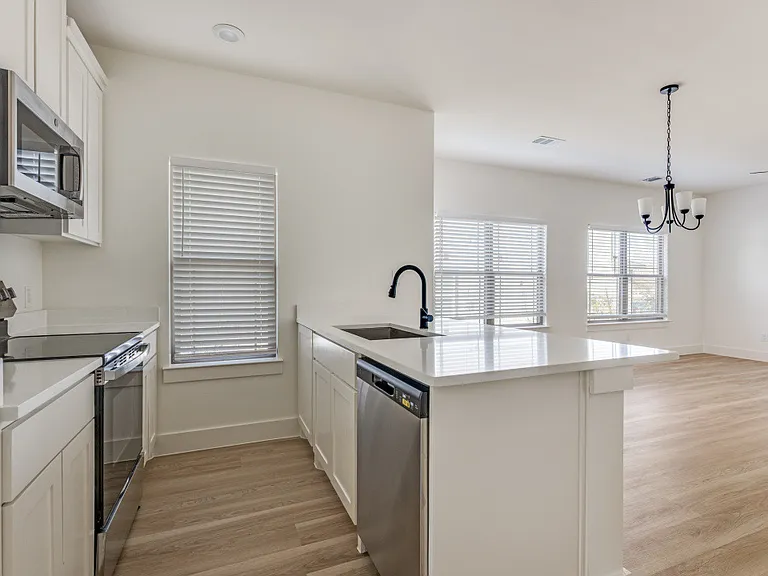1224 Elva Warren St — Photo 8