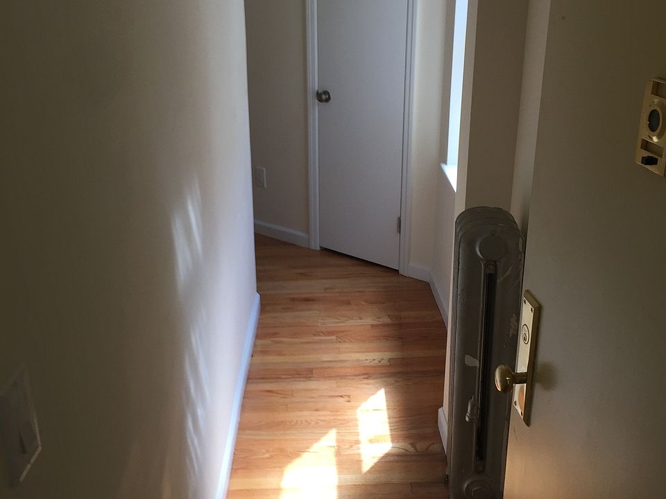 1st image of 370 W 51st St APT 3E