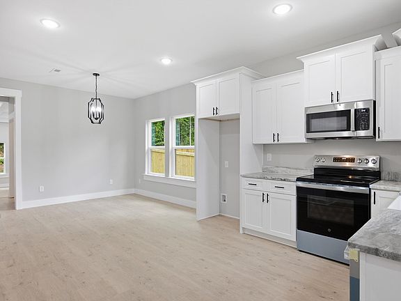 3rd image of 133 Washington St