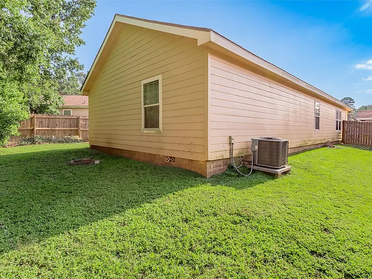 164 Varsity Dr — Photo 36