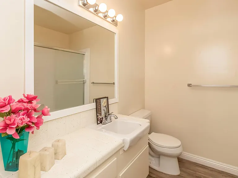 Ocean West Apartments — Photo 39
