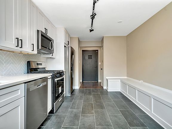 4th image of 15924 Drexel Ave