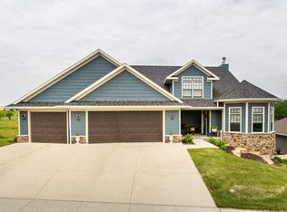 1245 Heather Gln, Dubuque, IA 52003