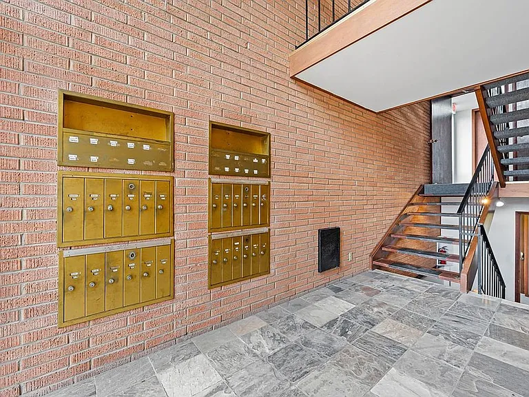 Wesleyan Apartments — Photo 4