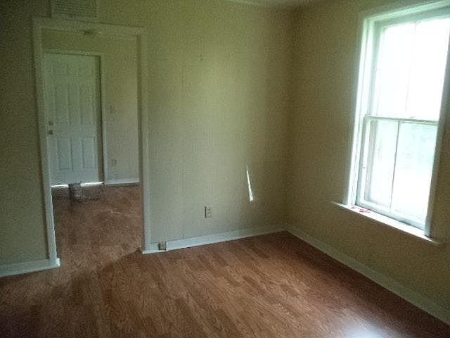 2nd image of 1010 S 6th St APT 1