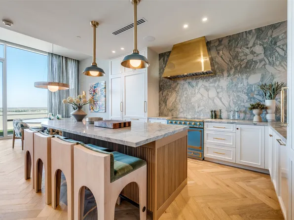 2408 Victory Park Ln APT 1442, Dallas, TX 75219