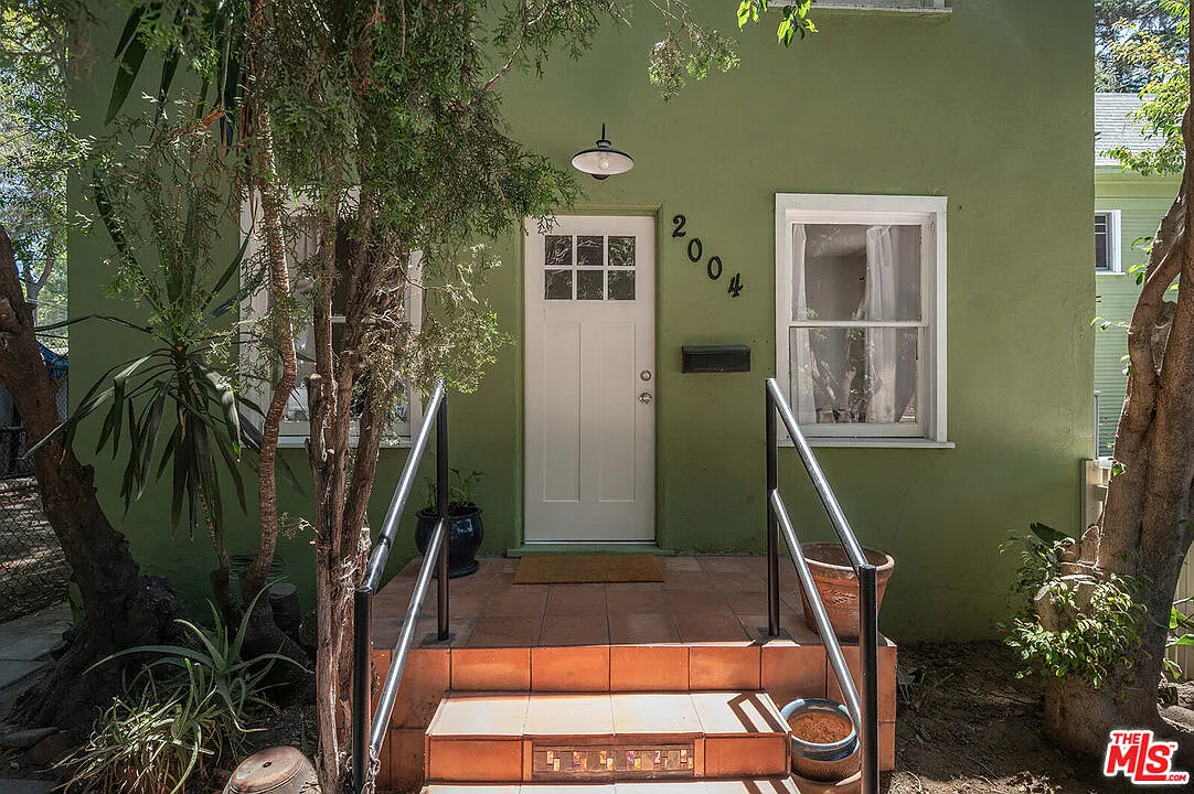 3 bed, 2.0 bath, 1200 sqft, $4,480 — Photo 4
