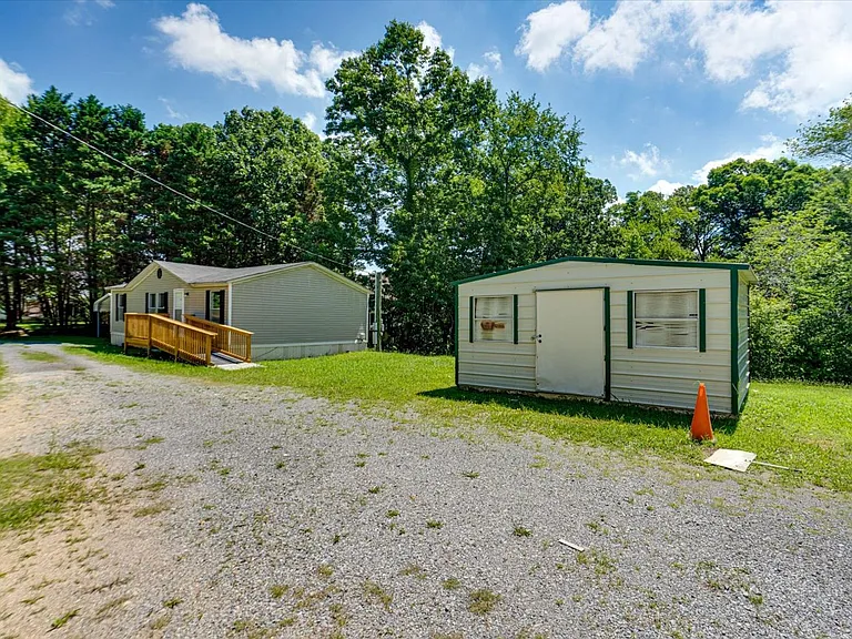 842 Emery Rd — Photo 23