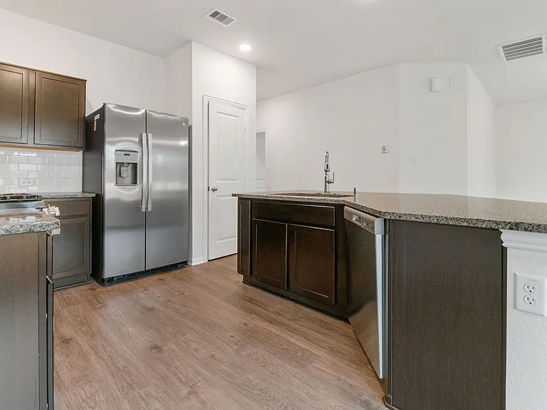 418 Magnolia St — Photo 9
