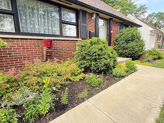 2nd image of 53 Hadley Rd