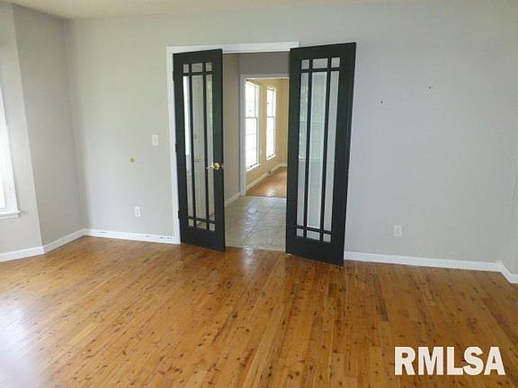 3rd image of 4 Charleston Ct