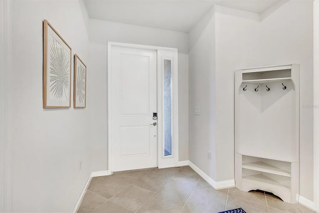 3 bed, 2.0 bath, 2246 sqft, $8,000 — Photo 3