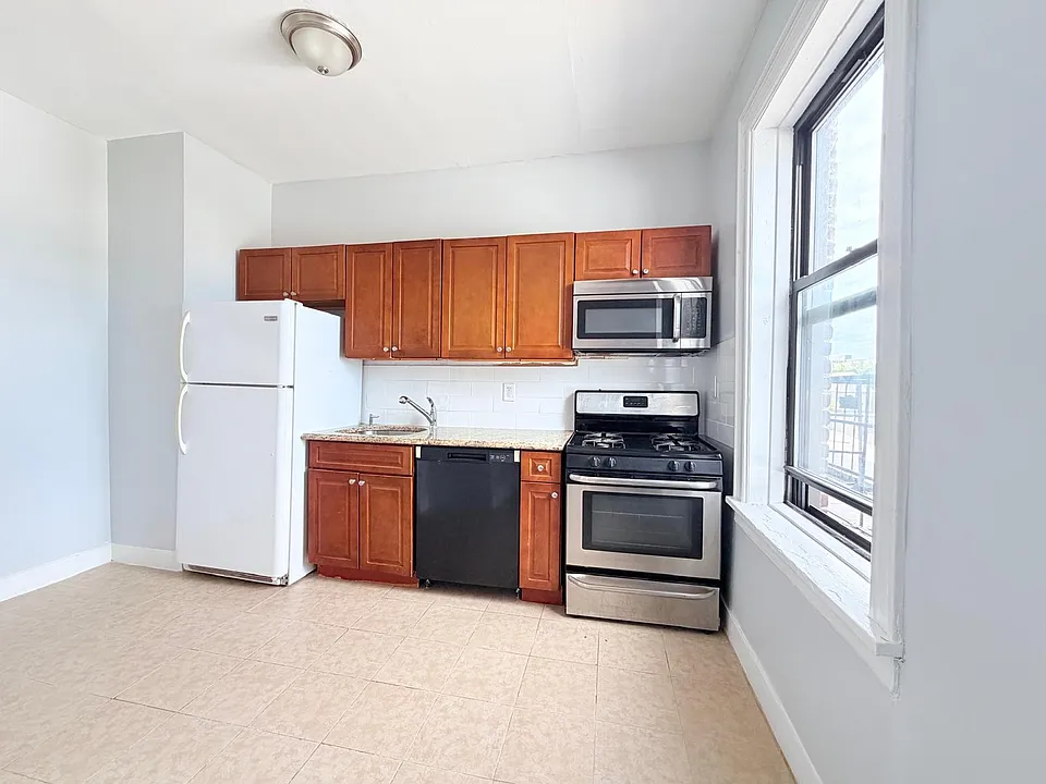 22 W 33rd St #43E