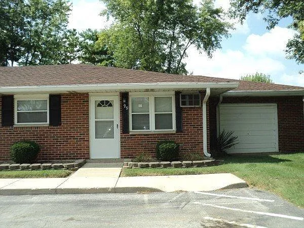 99 Scott Dr photo 1