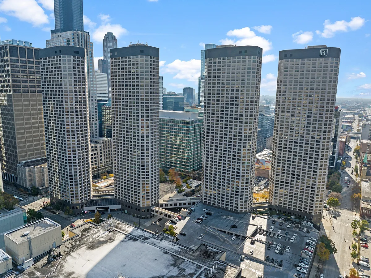 Presidential Towers Apartments in Chicago HotPads