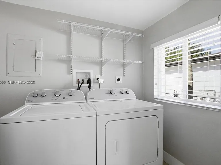 6511 SW 44th St — Photo 25