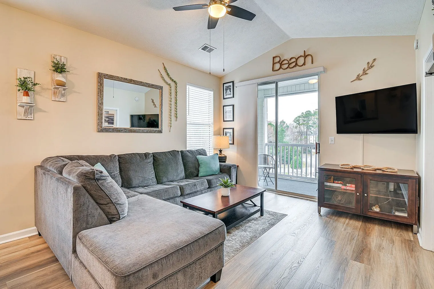 2 bed, 2.0 bath, 796 sqft, $1,935 — Photo 1